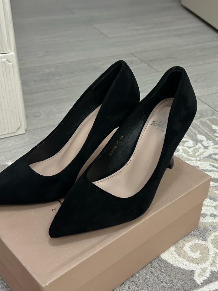 Черные замшевые туфли