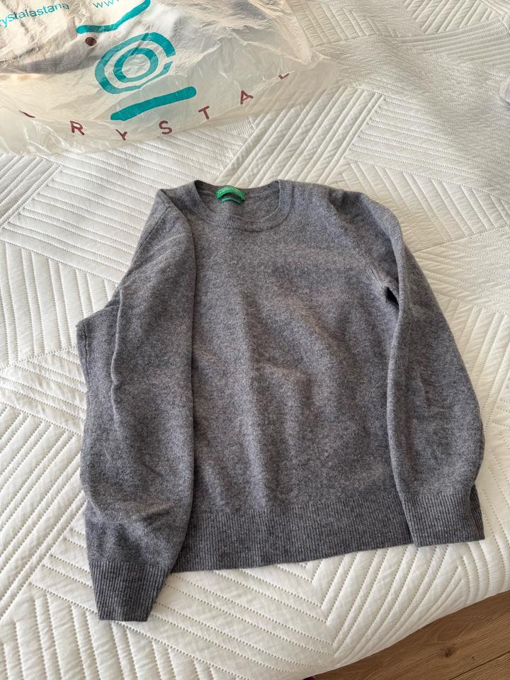 Серая кофта от United Colors of Benetton