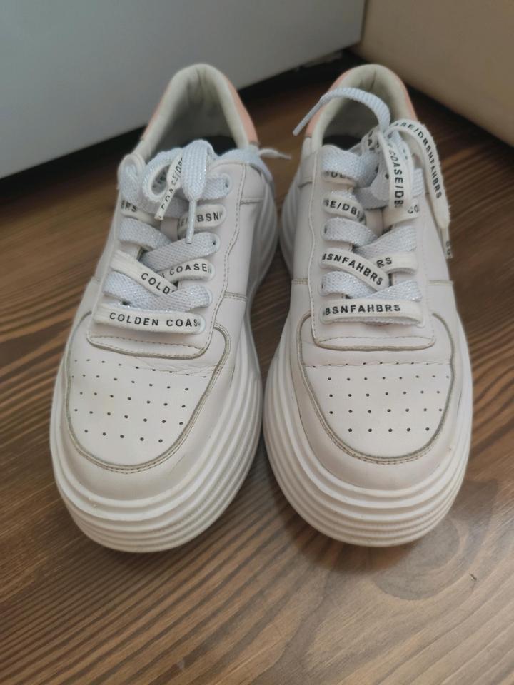 Кроссовки.Высокая подошва.