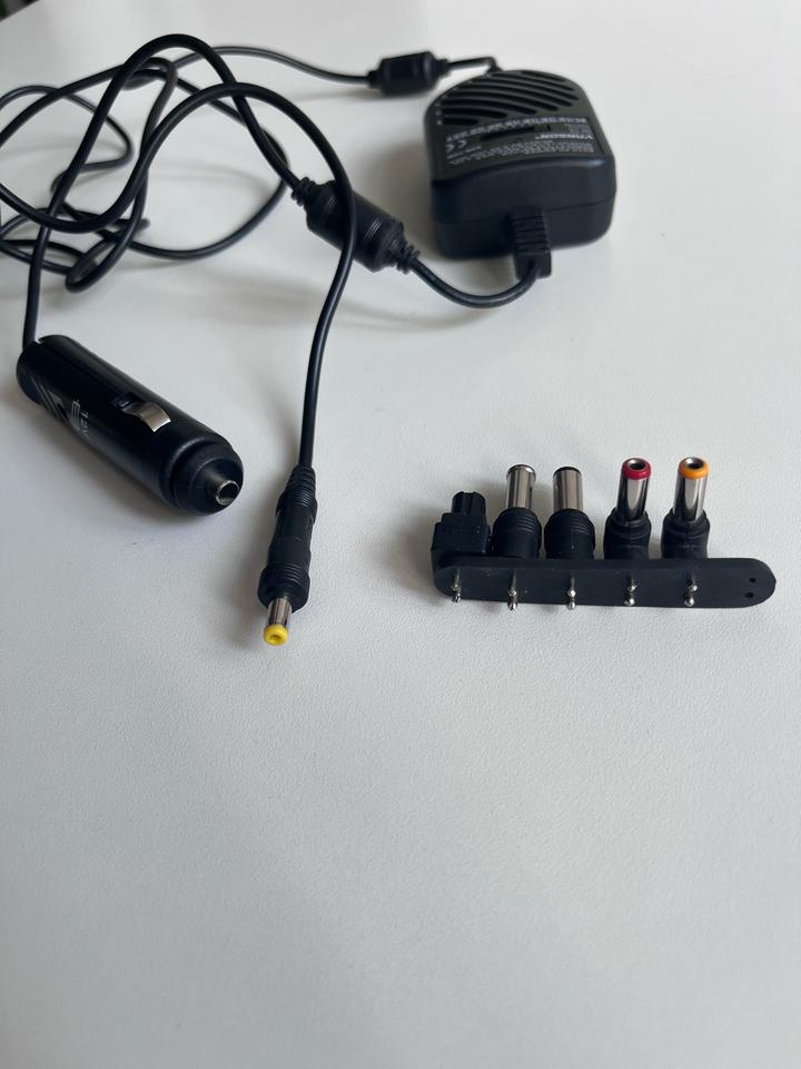 Универсальная зарядка для нетбуков и ноутбуков от прикуривателя Vanson SDR-70W