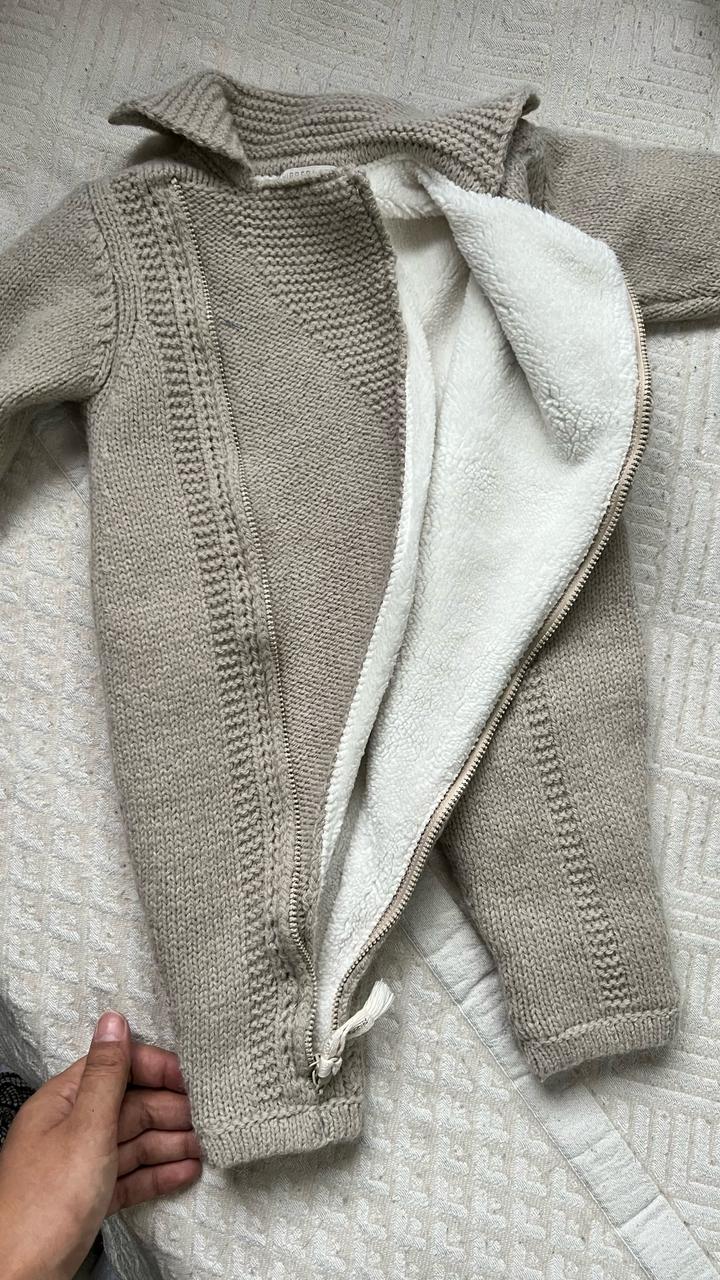 Теплая вязаная комбинезон