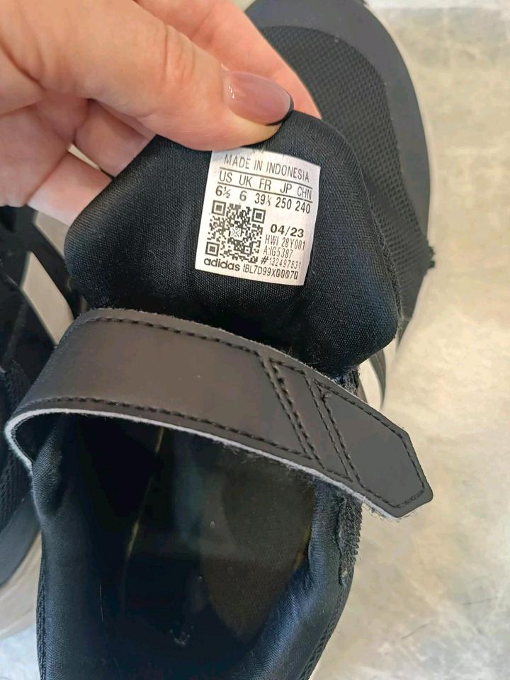 Кроссовки Adidas оригинал 38 р