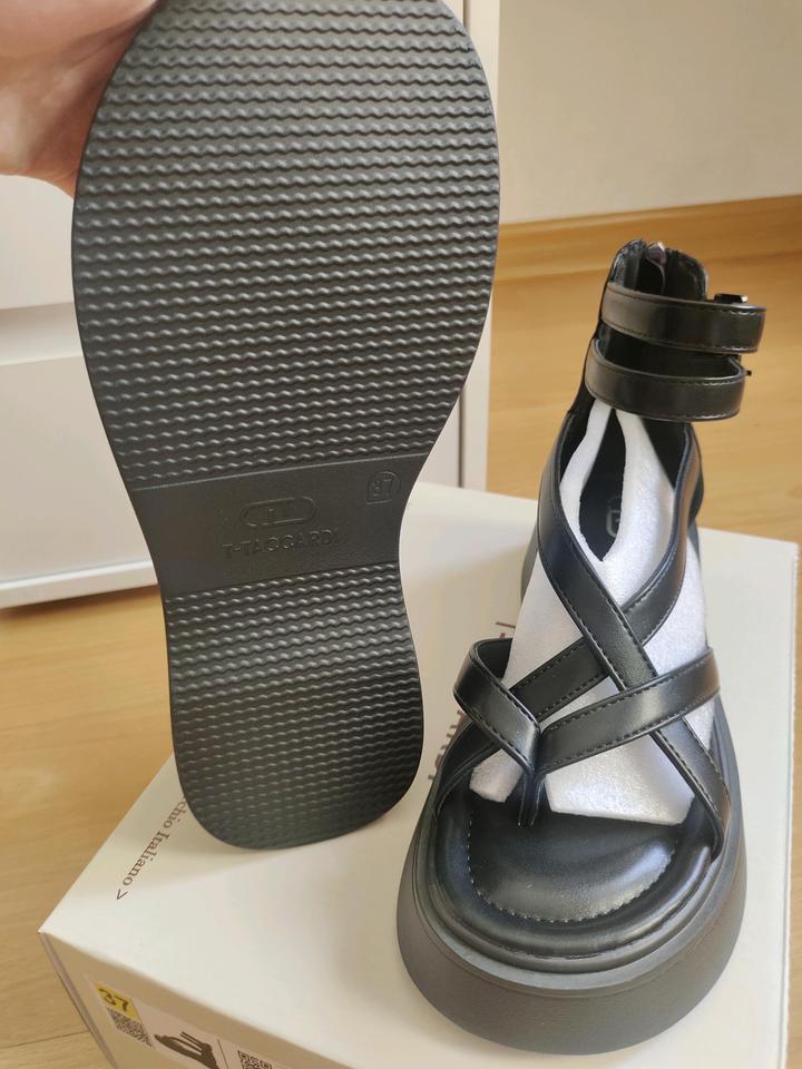 Новые сандалии 37