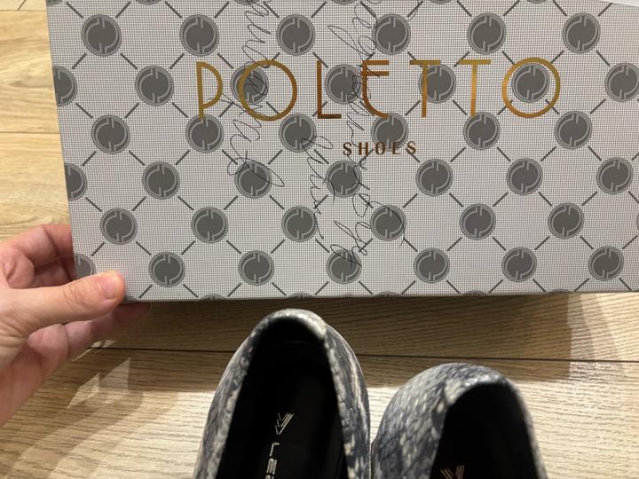 Элегантные кожаные туфли со змеиным принтом — эффектный вариант на выход