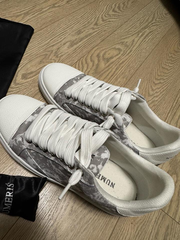 Серые кроссовки Numeriś