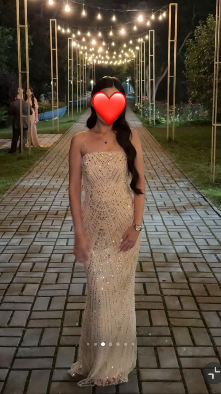 Бежевое платье неизвестного бренда