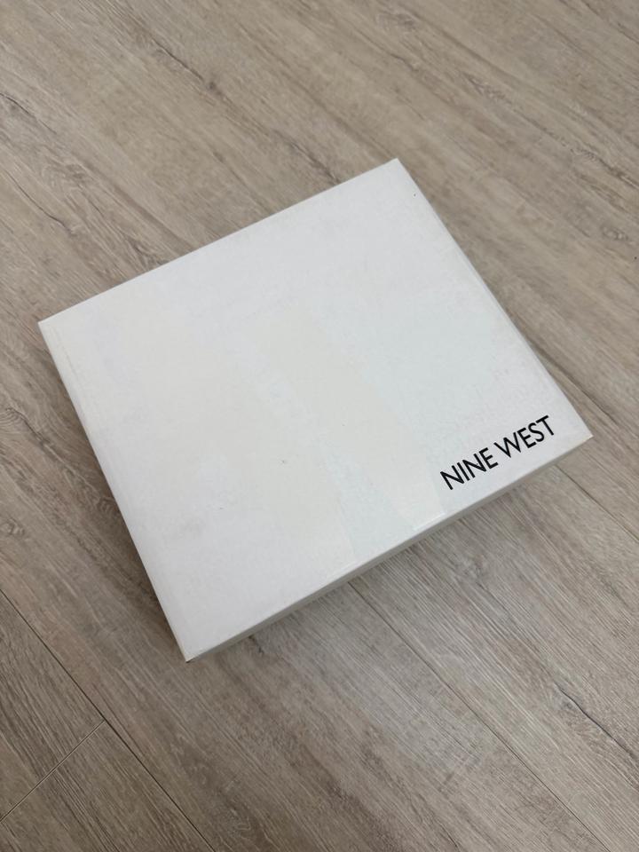 Женские босоножки