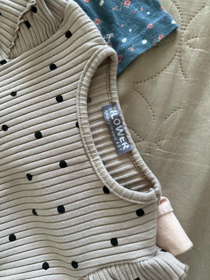 4 платья