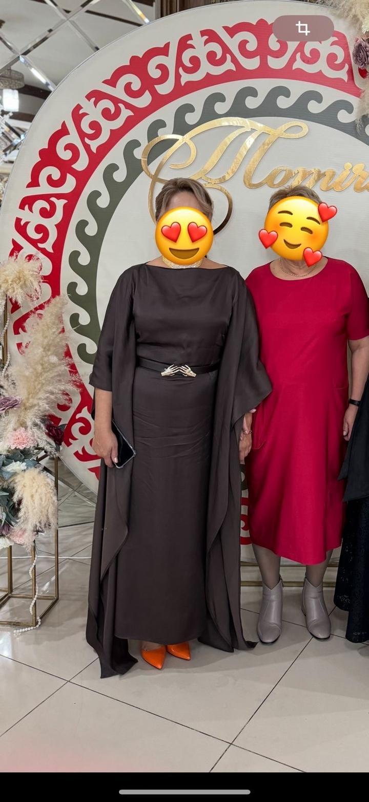 Нарядное платье коричневого цвета