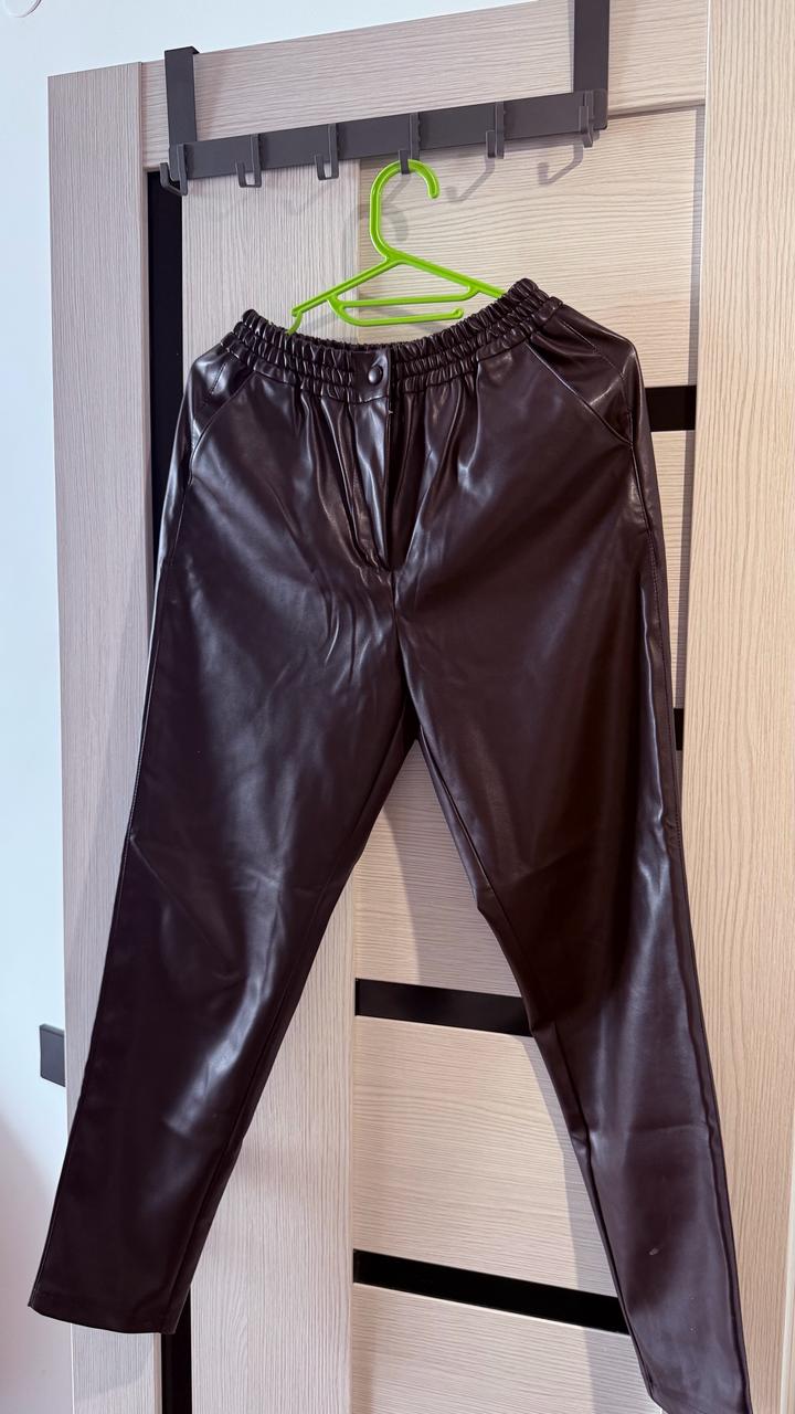 брюки из эко-кожи Colin’s