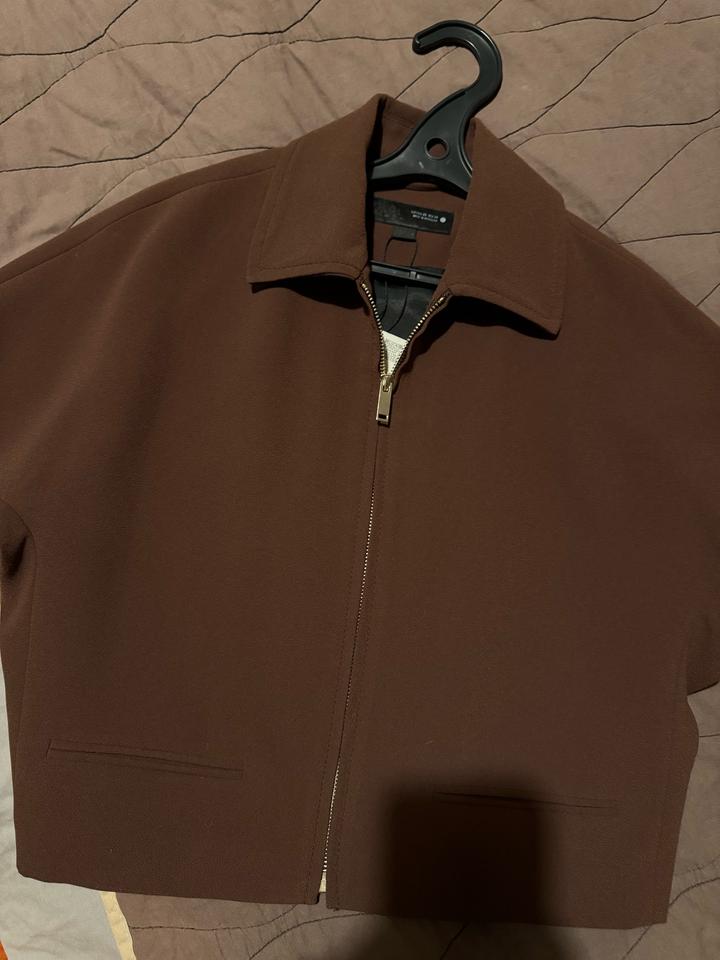 Короткий пиджак Zara.