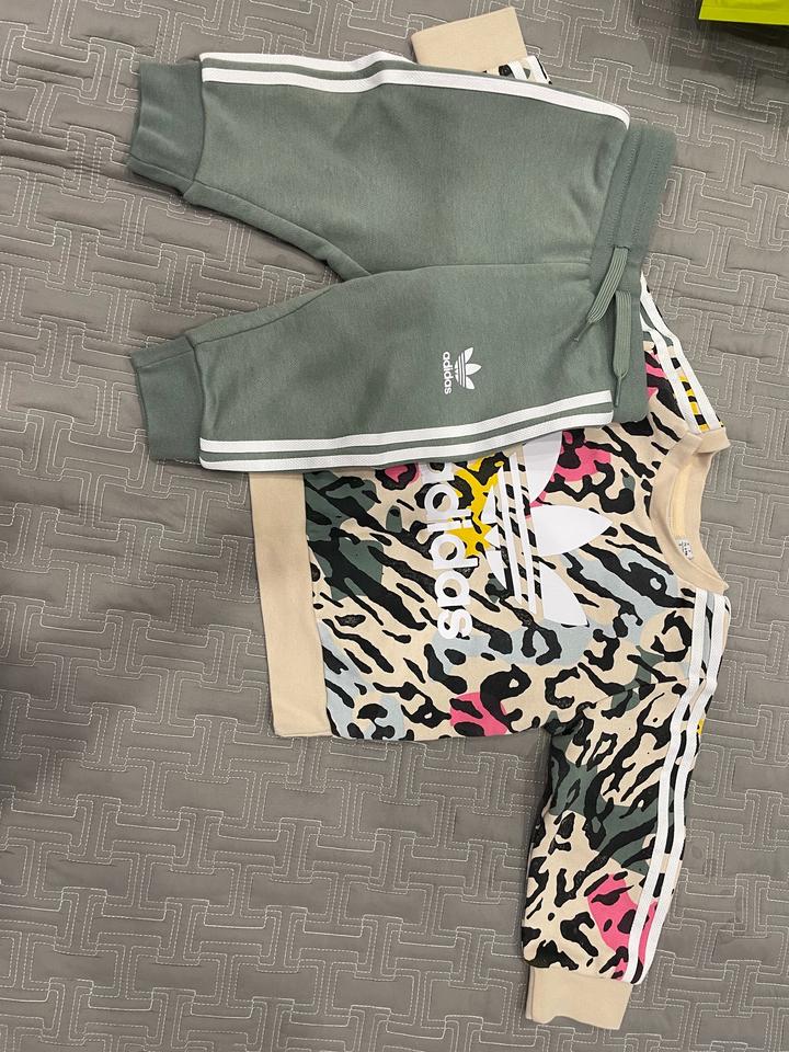 Спортивный костюм adidas на 6-9 месяцев