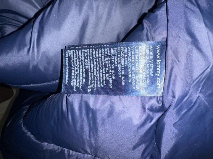 Темно синий зимний пуховик Tommy Hilfiger