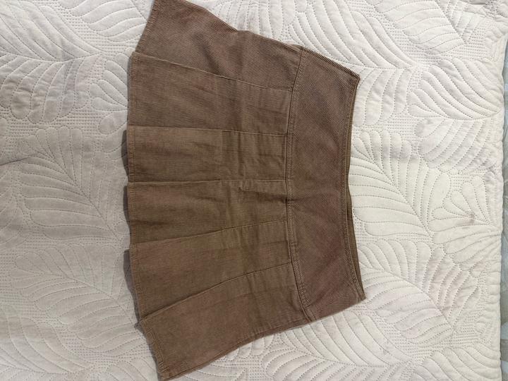 коричневая плиссированная юбка H&M