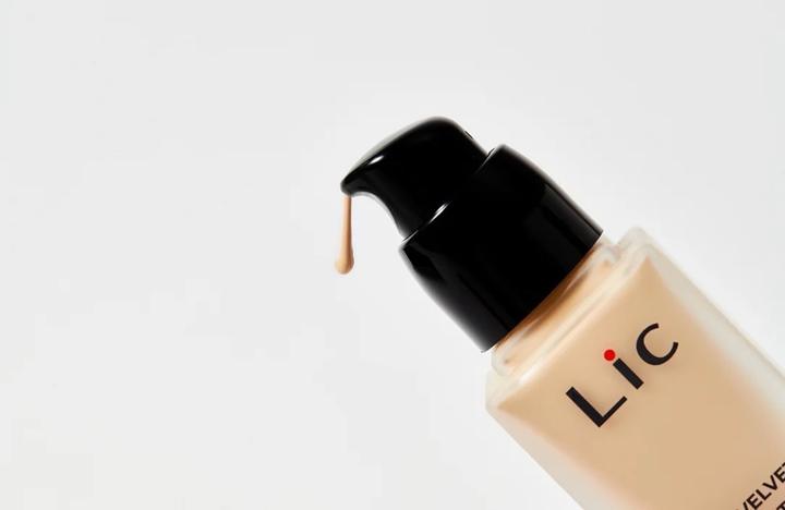 Тональный крем Lic с естественно матовым финишем