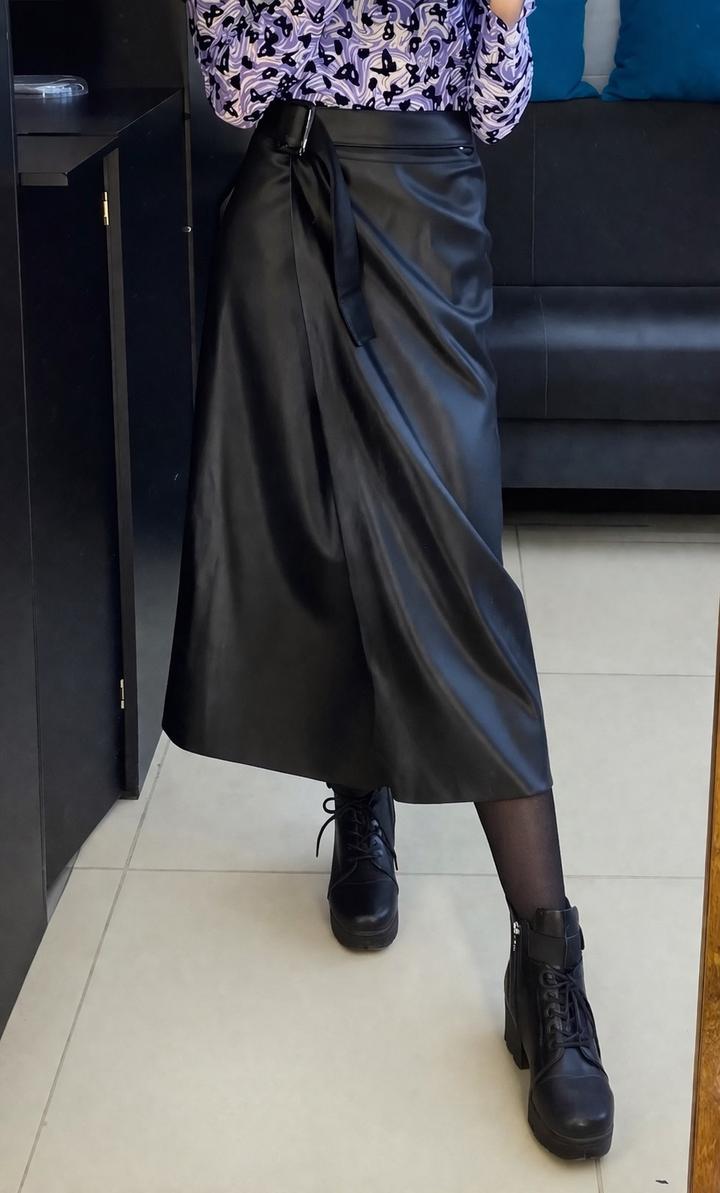 Кожаная юбка миди с разрезом