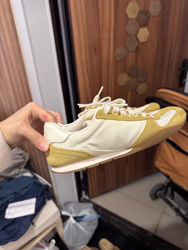 Кроссовки Zara