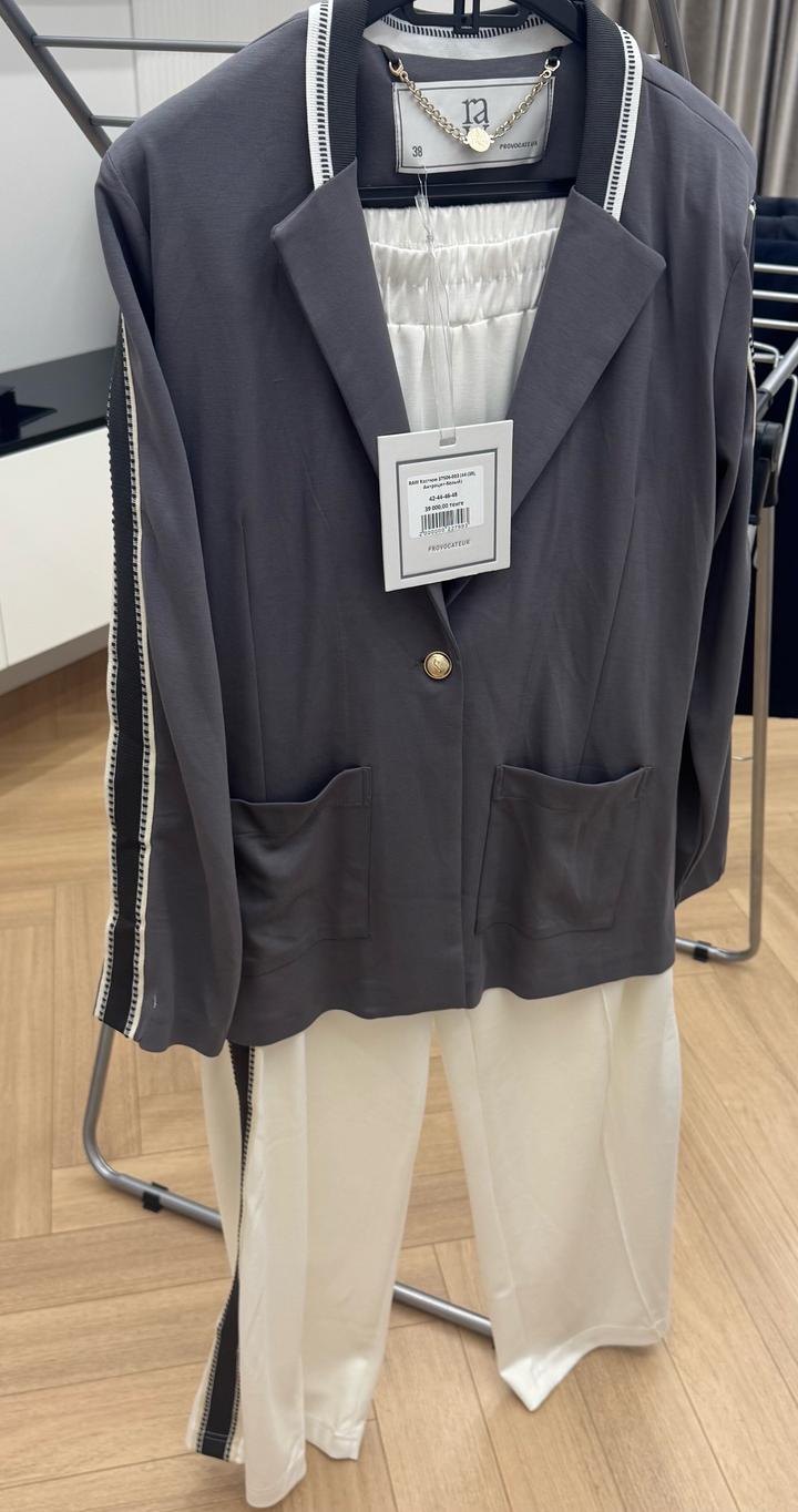 Костюм новый турецкий на размер 44-46