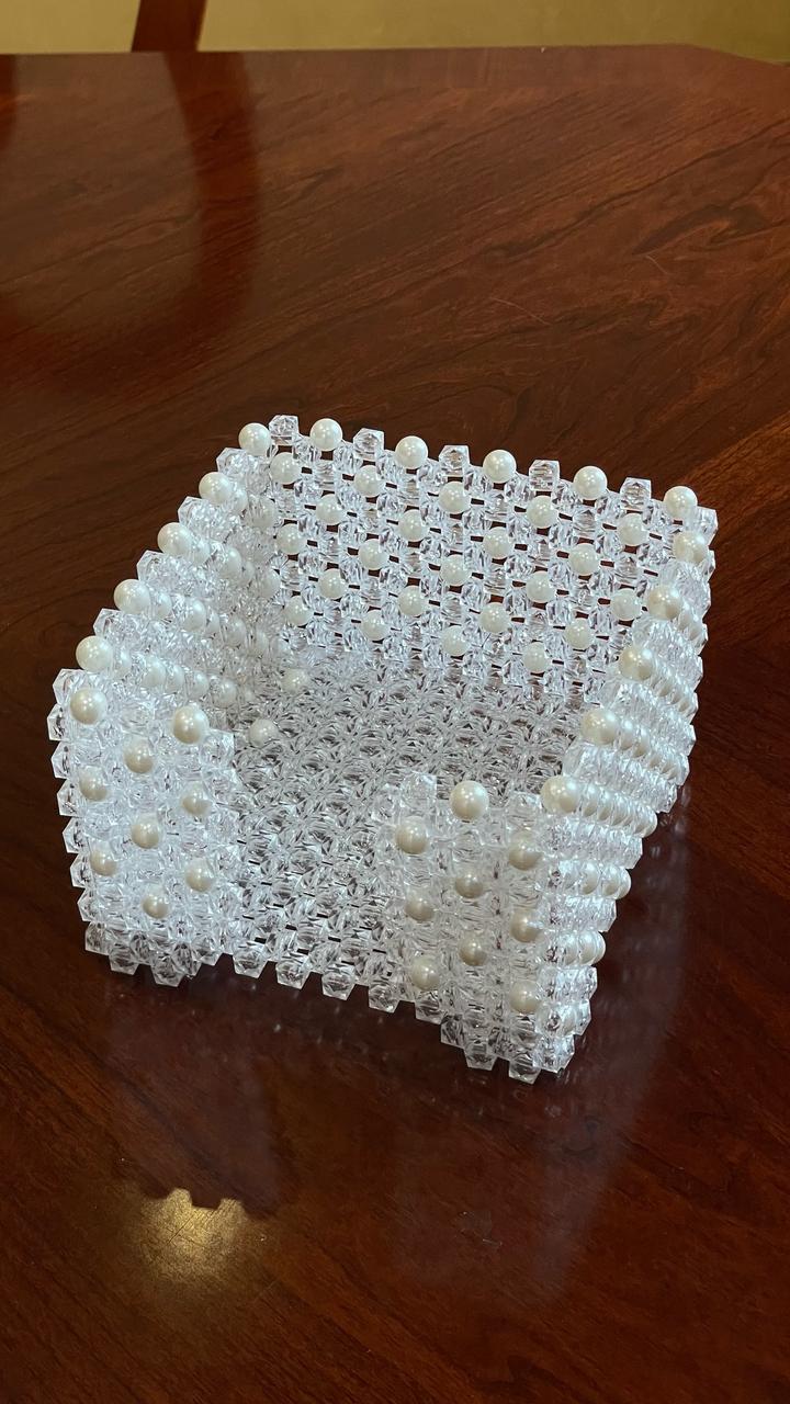 Салфетница из жемчуга и бус