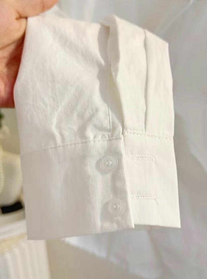 Белая рубашка с длинным рукавом