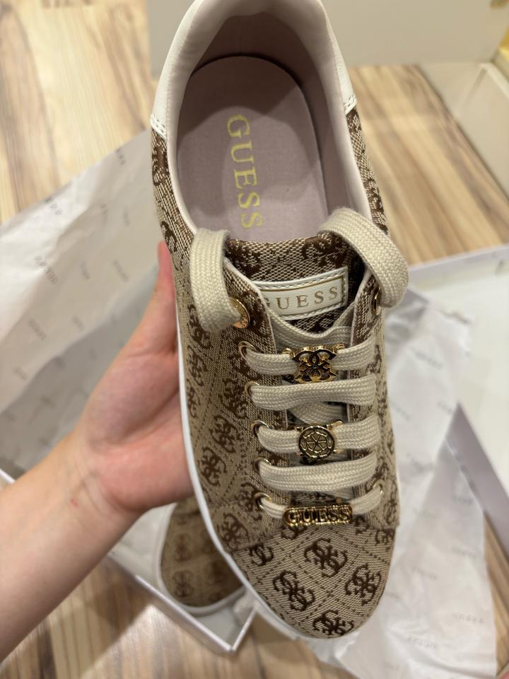 Кеды от Guess