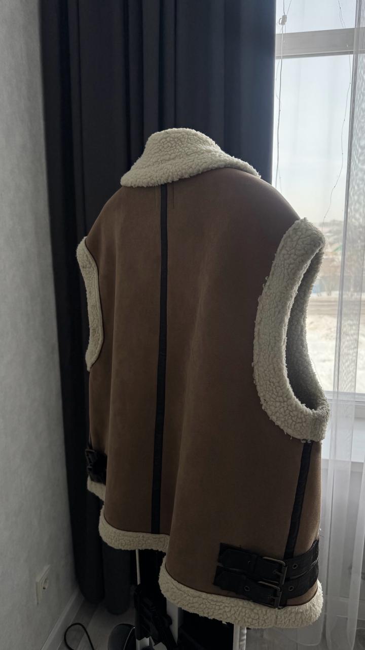 Безрукавка Zara