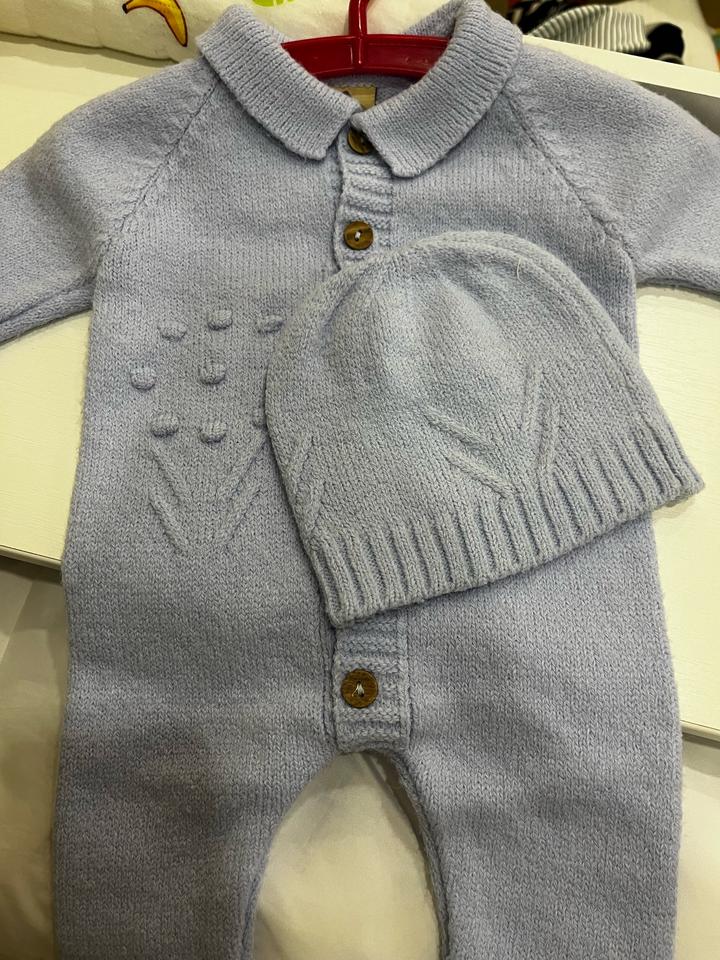Комбинезон вязаный для новорожденного