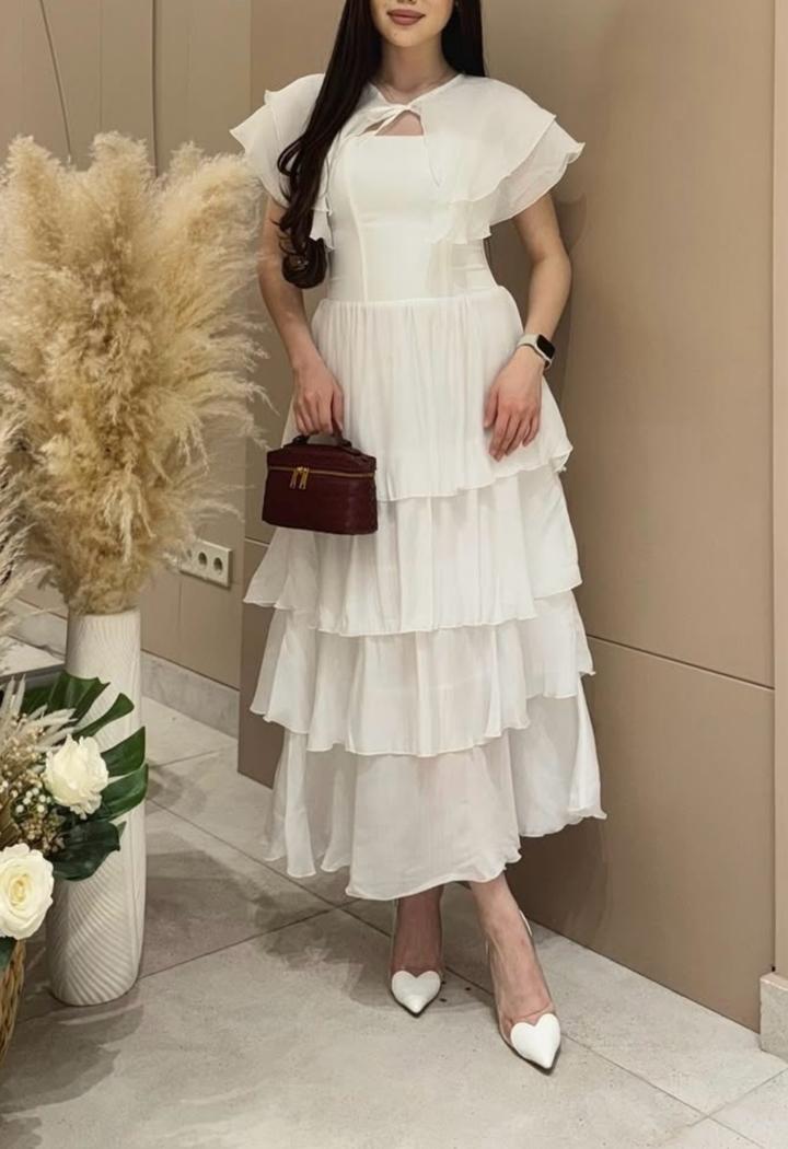 Белое платье с накидкой