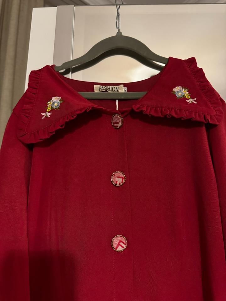 Красное платье