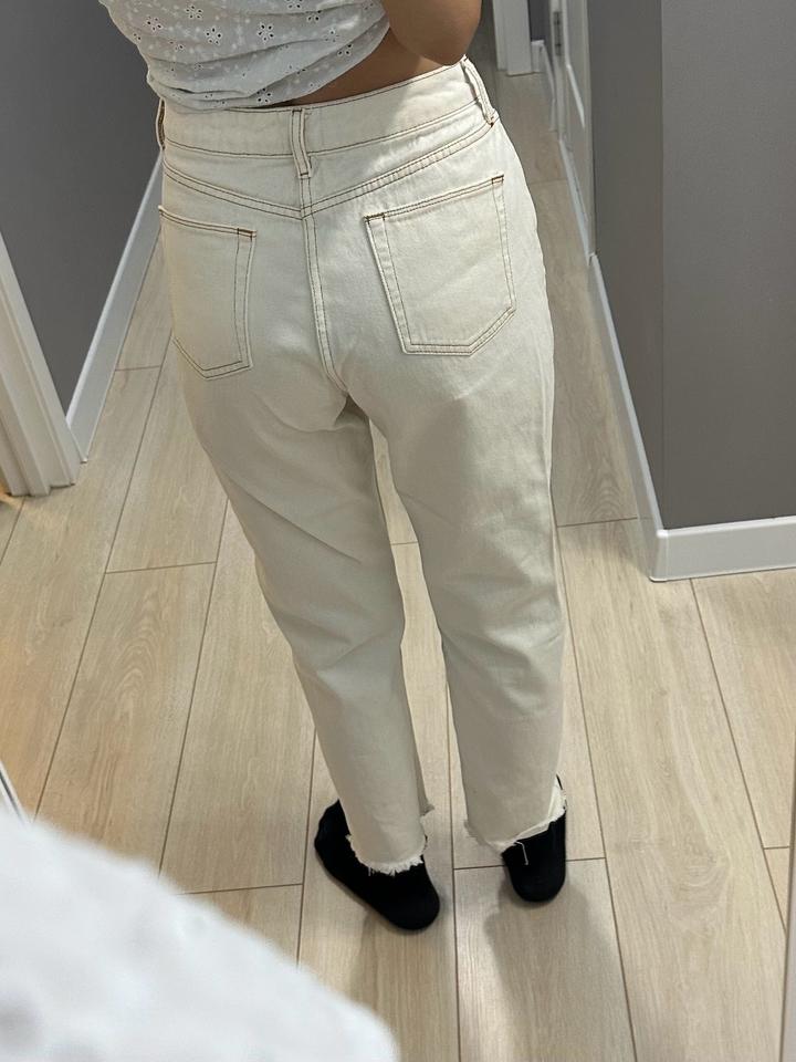 Белые джинсы