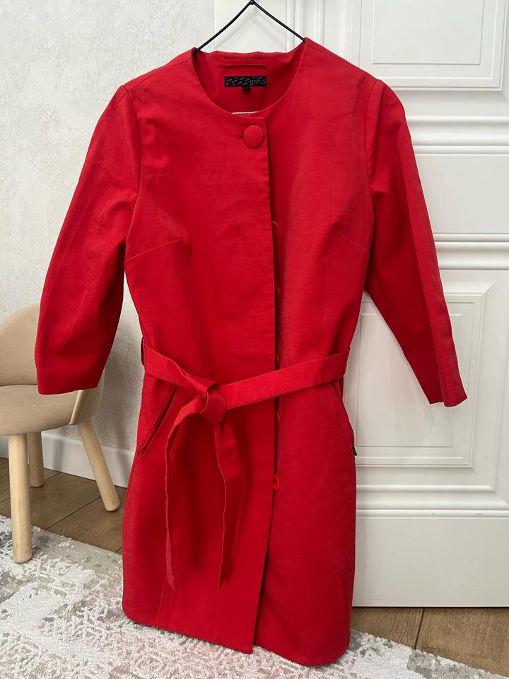 красный удлиленный жакет