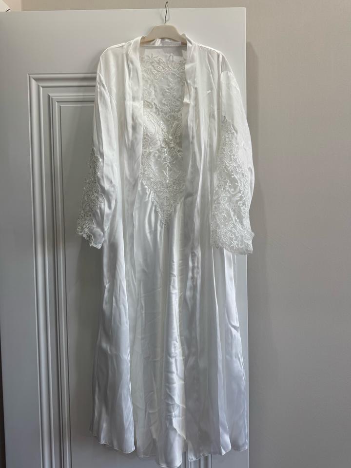 Элегантный белый комплект: пеньюар + халат