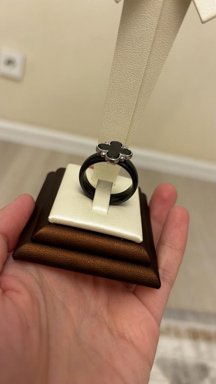 Серебряный кольцо от Van Cleef с керамикой 925 проба, 18,5 размер