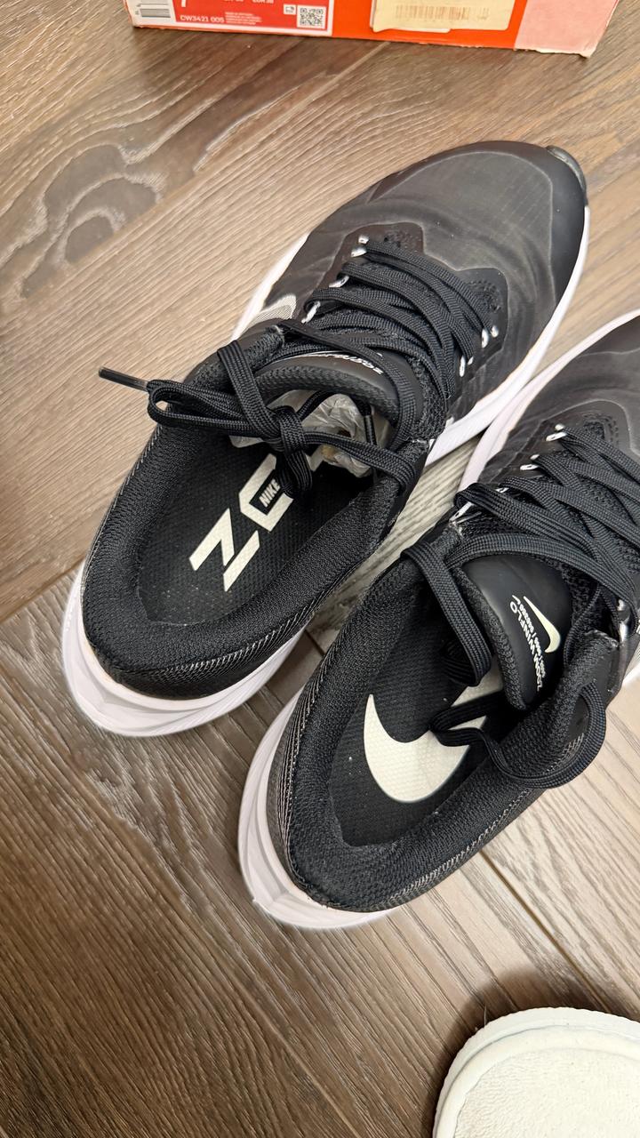 Кроссовки в зал Nike оригинал с коробкой 38 размер