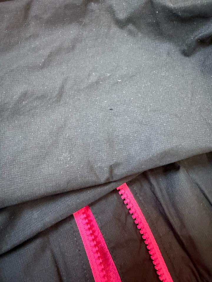 Nike оригинал ветровка на девочку 4–5 лет (104–110 см) чёрный с розовым подклад