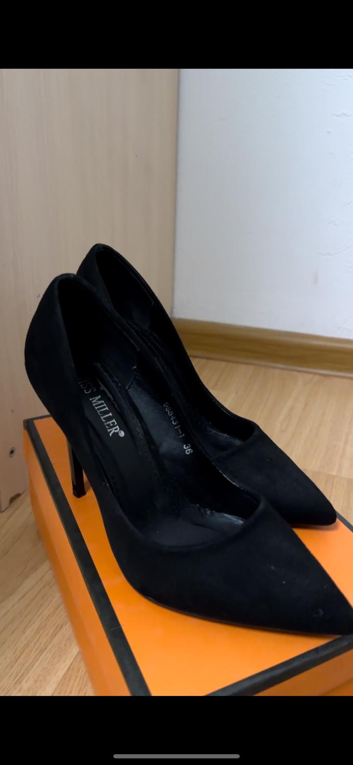 черный туфли