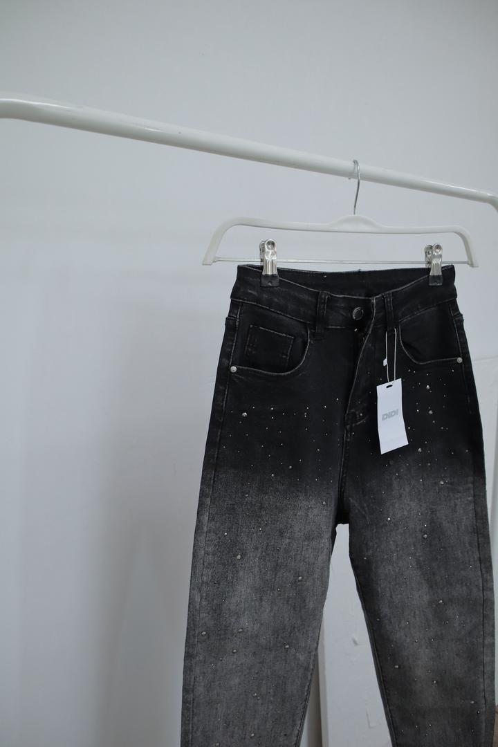 Джинсы mom с стразами