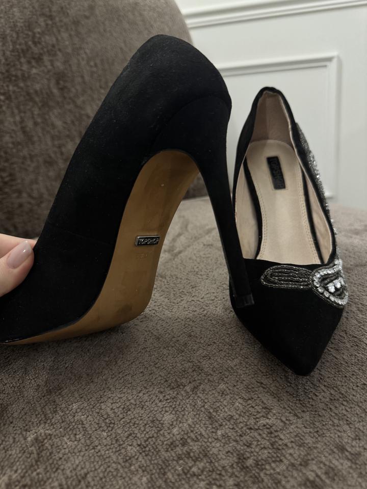 Роскошные замшевые лодочки с сияющими вставками камней