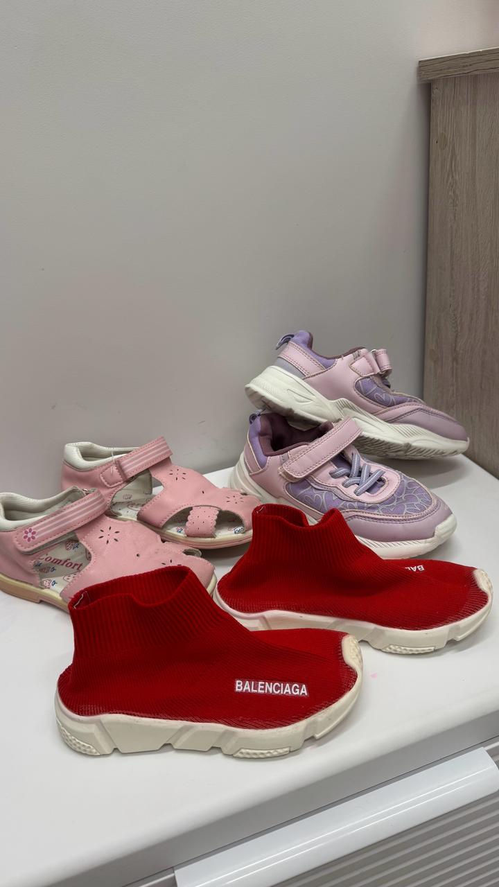 Кроссовки и сандали