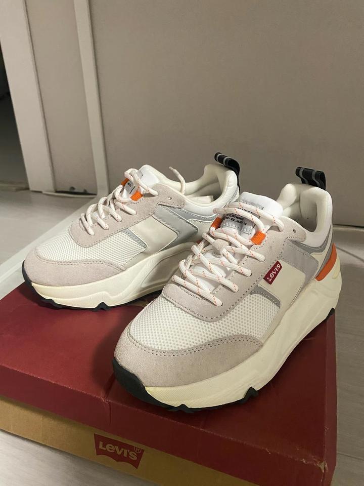 Кроссовки на платформе