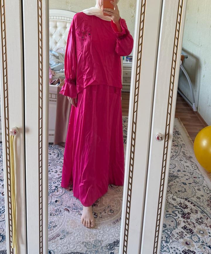 Розовая блуза и юбка