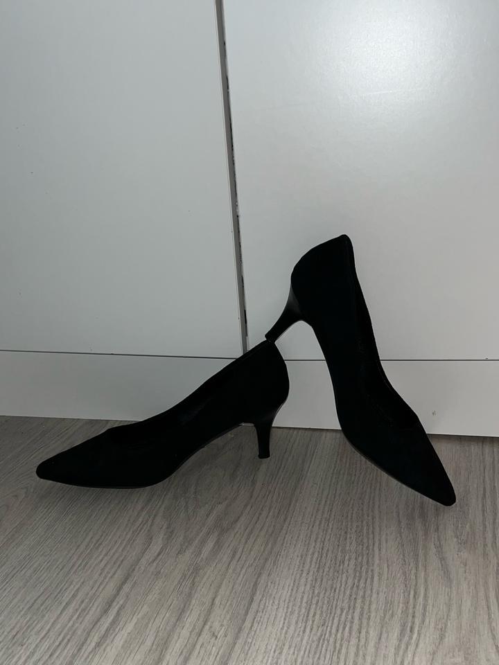 Черные туфлю CARMINI