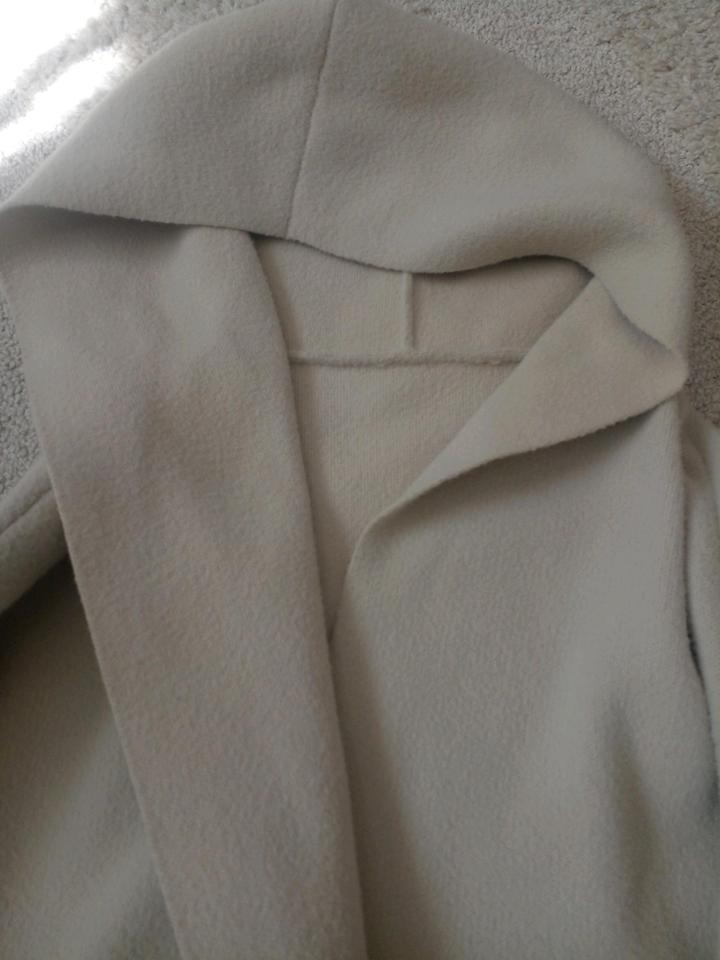 полупальтос капюшоном Brusnika