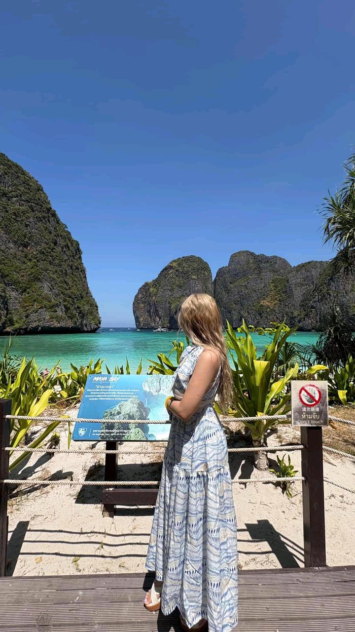 Летнее платье с открытым плечом