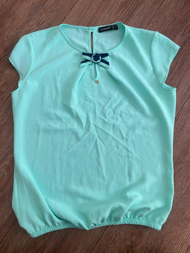 Блузка нежно берюзово-зеленоватого цвета