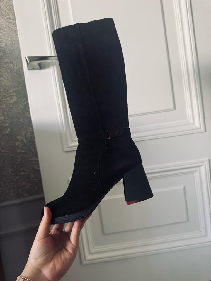 Черные сапоги из замши