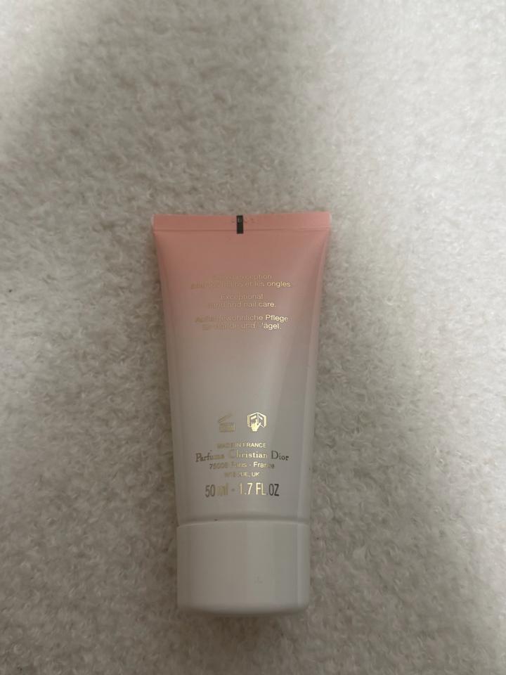 Dior Prestige La Crème Mains de Rose 🌹 2 раза только пользовалась. 10% примерно