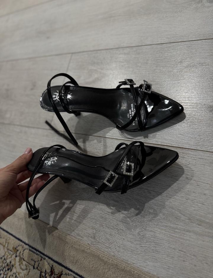 Чёрные босоножки