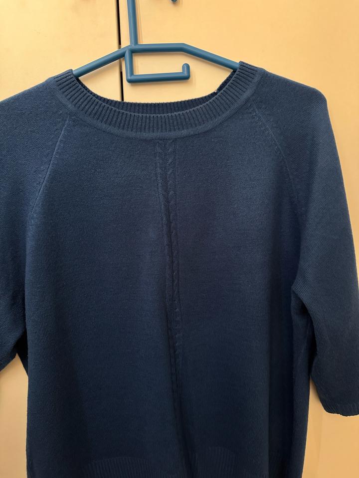 Синяя кофта