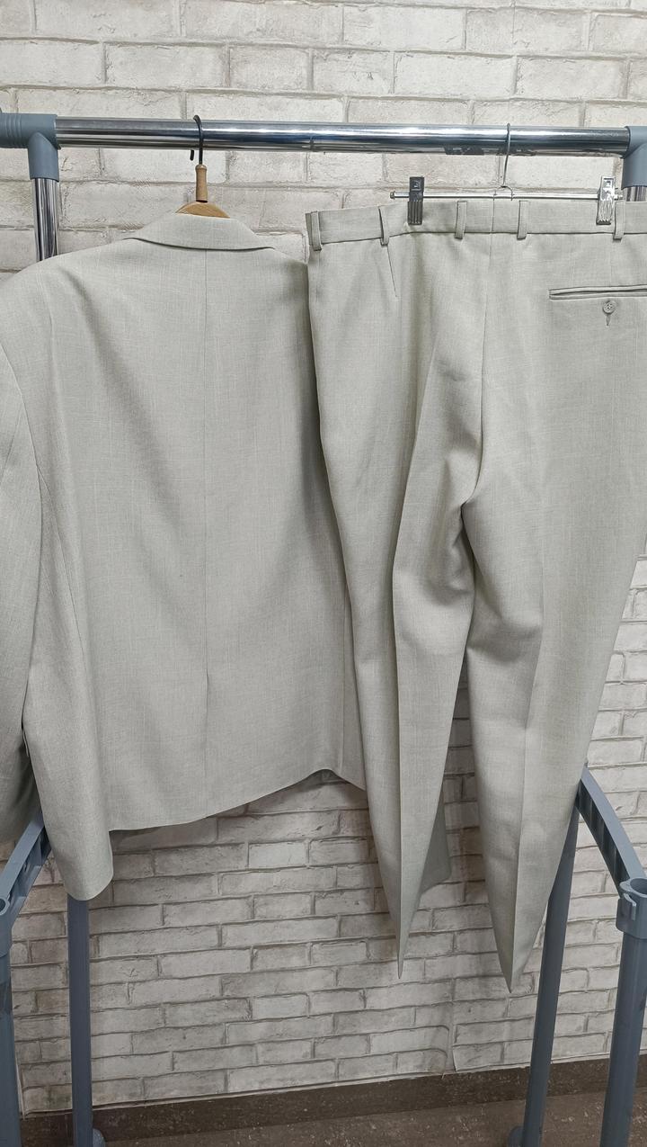 Мужской костюм двойка светлого цвета